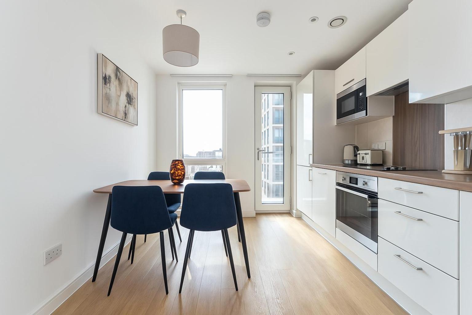 1 Bed With Balcony In Bow Apartment